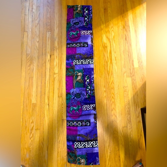 Lion silk scarf - Picture 2 of 4